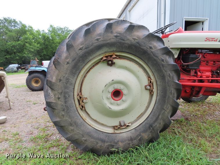 image for item DH0286 Ford 801 Powermaster tractor