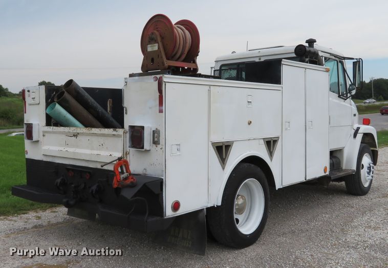 image for item DH1542 2002 Freightliner Business Class M2 service truck