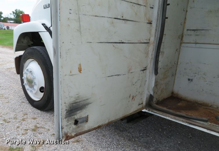 image for item DH1542 2002 Freightliner Business Class M2 service truck