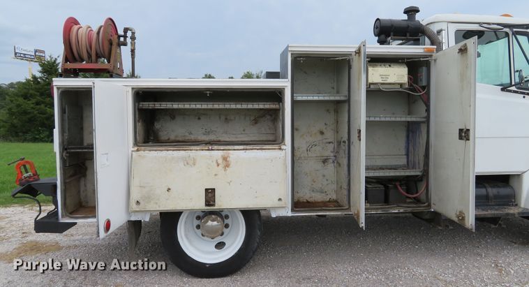 image for item DH1542 2002 Freightliner Business Class M2 service truck