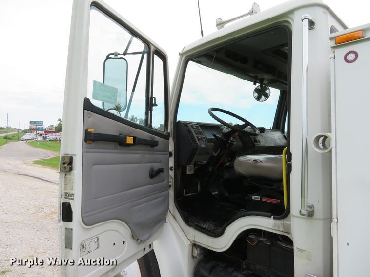 image for item DH1542 2002 Freightliner Business Class M2 service truck