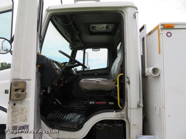 image for item DH1542 2002 Freightliner Business Class M2 service truck