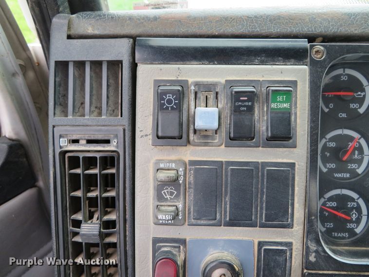 image for item DH1542 2002 Freightliner Business Class M2 service truck