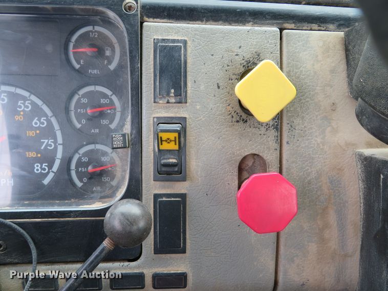 image for item DH1542 2002 Freightliner Business Class M2 service truck