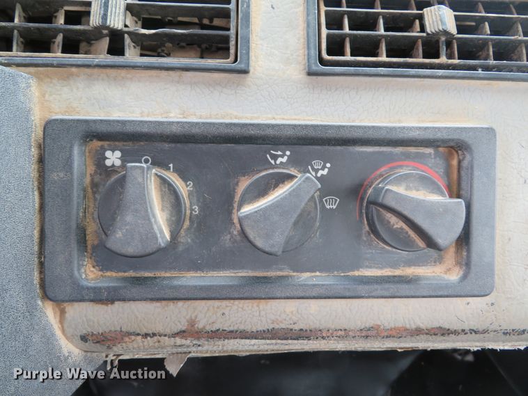 image for item DH1542 2002 Freightliner Business Class M2 service truck