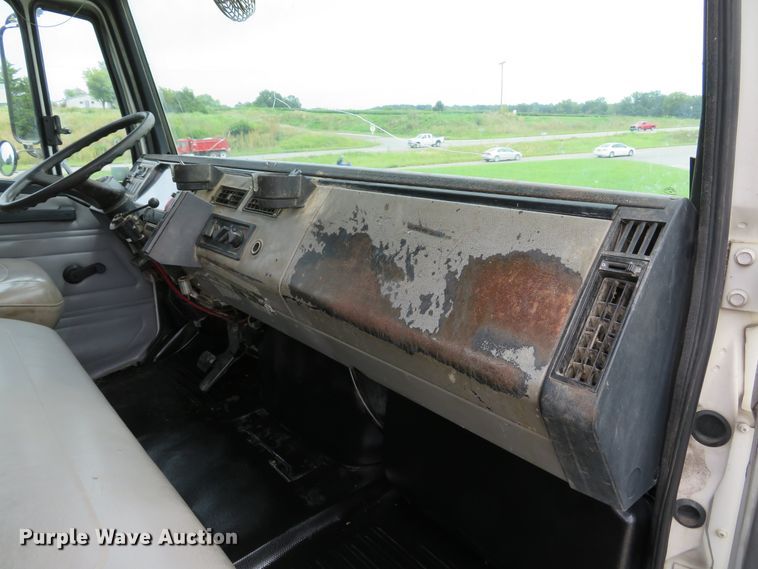 image for item DH1542 2002 Freightliner Business Class M2 service truck