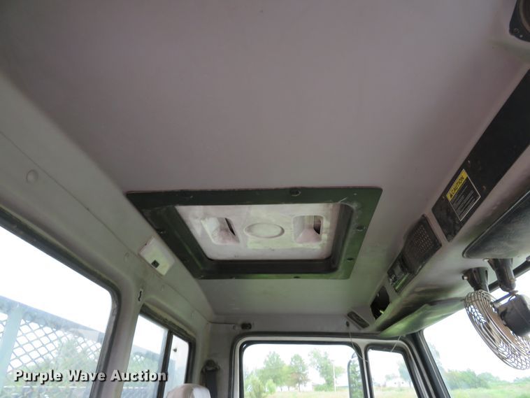 image for item DH1542 2002 Freightliner Business Class M2 service truck