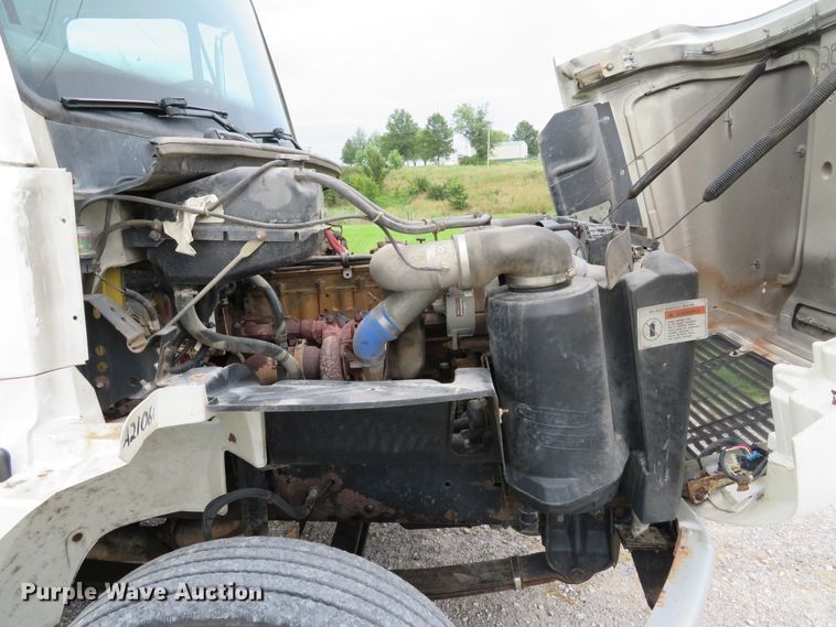 image for item DH1542 2002 Freightliner Business Class M2 service truck