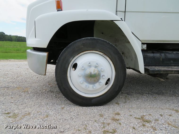 image for item DH1542 2002 Freightliner Business Class M2 service truck