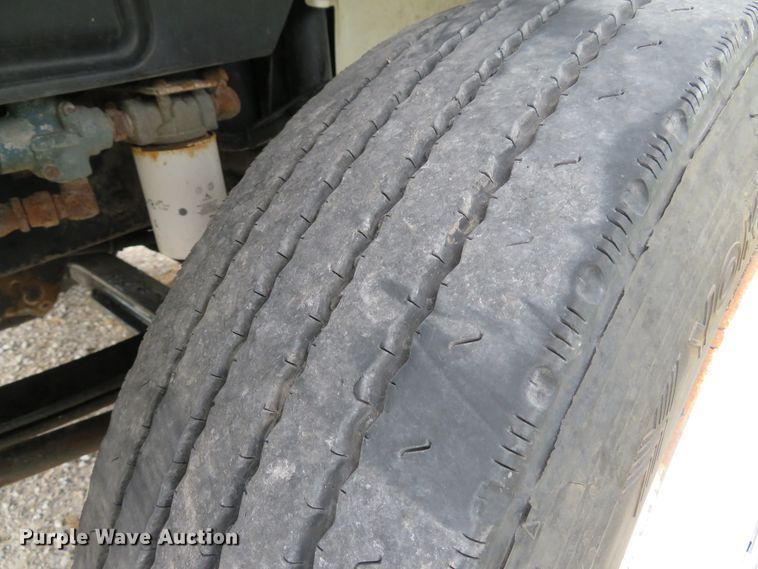 image for item DH1542 2002 Freightliner Business Class M2 service truck