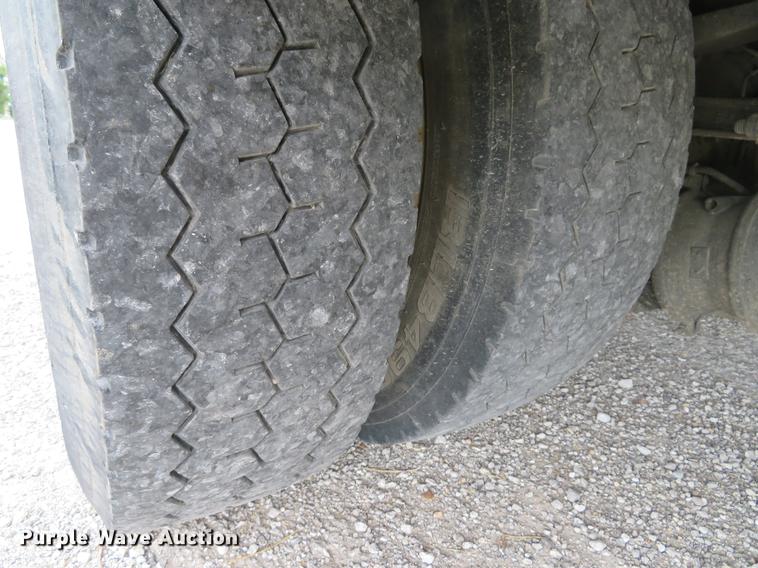 image for item DH1542 2002 Freightliner Business Class M2 service truck