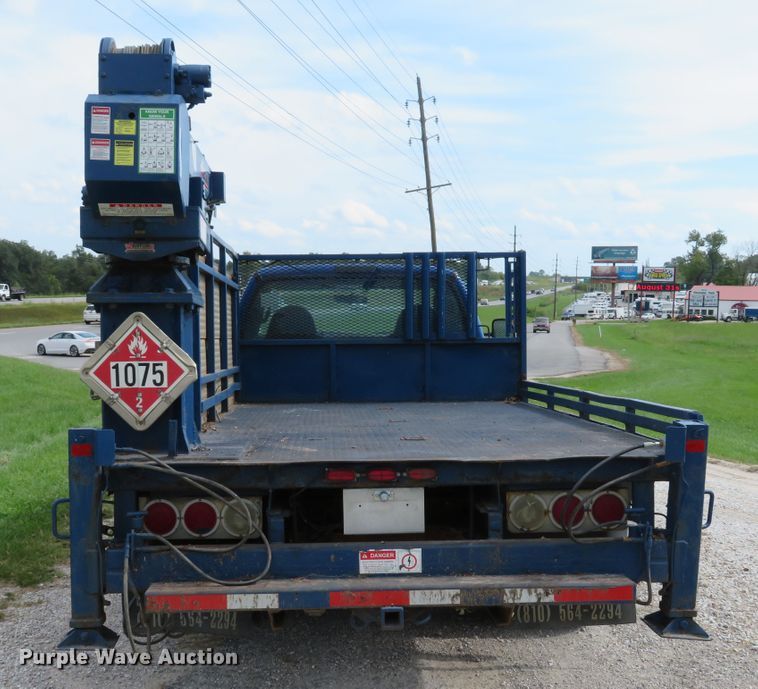 image for item DH1544 2004 Ford F550 Super Duty XL flatbed truck with crane