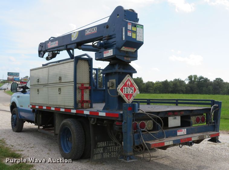 image for item DH1544 2004 Ford F550 Super Duty XL flatbed truck with crane