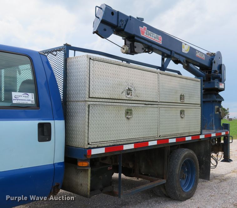 image for item DH1544 2004 Ford F550 Super Duty XL flatbed truck with crane