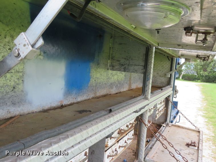 image for item DH1544 2004 Ford F550 Super Duty XL flatbed truck with crane