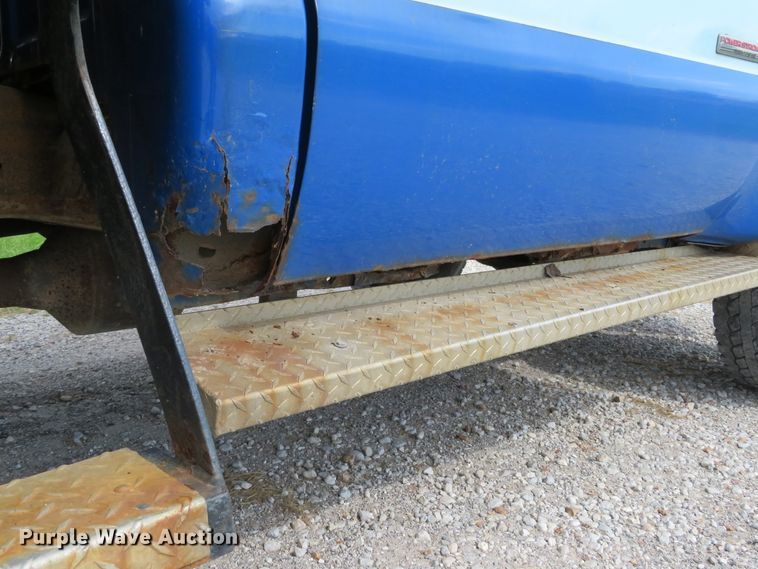 image for item DH1544 2004 Ford F550 Super Duty XL flatbed truck with crane