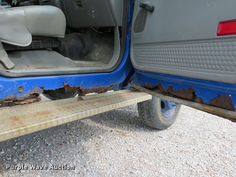 image for item DH1544 2004 Ford F550 Super Duty XL flatbed truck with crane