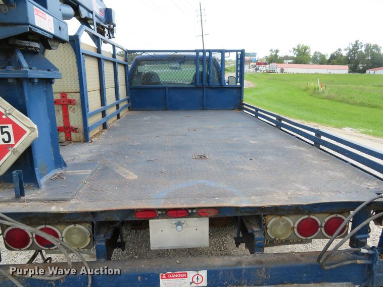 image for item DH1544 2004 Ford F550 Super Duty XL flatbed truck with crane