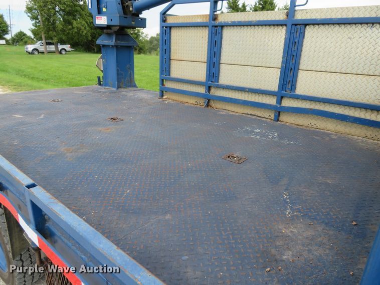 image for item DH1544 2004 Ford F550 Super Duty XL flatbed truck with crane