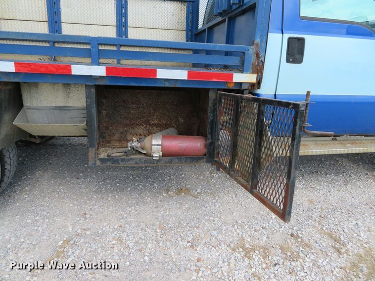 image for item DH1544 2004 Ford F550 Super Duty XL flatbed truck with crane