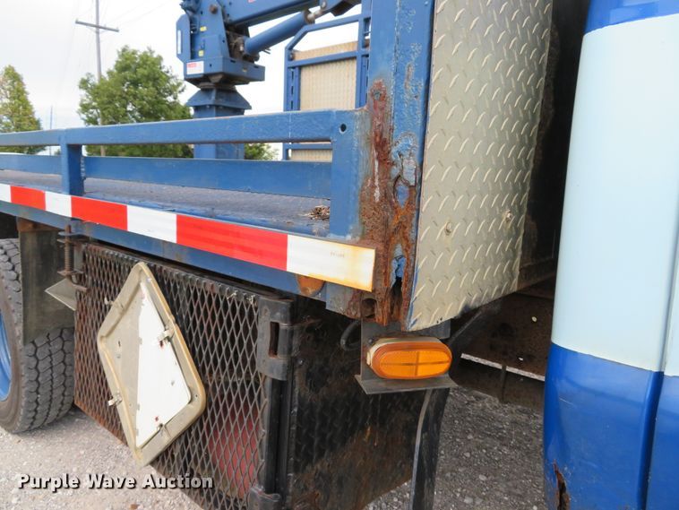 image for item DH1544 2004 Ford F550 Super Duty XL flatbed truck with crane