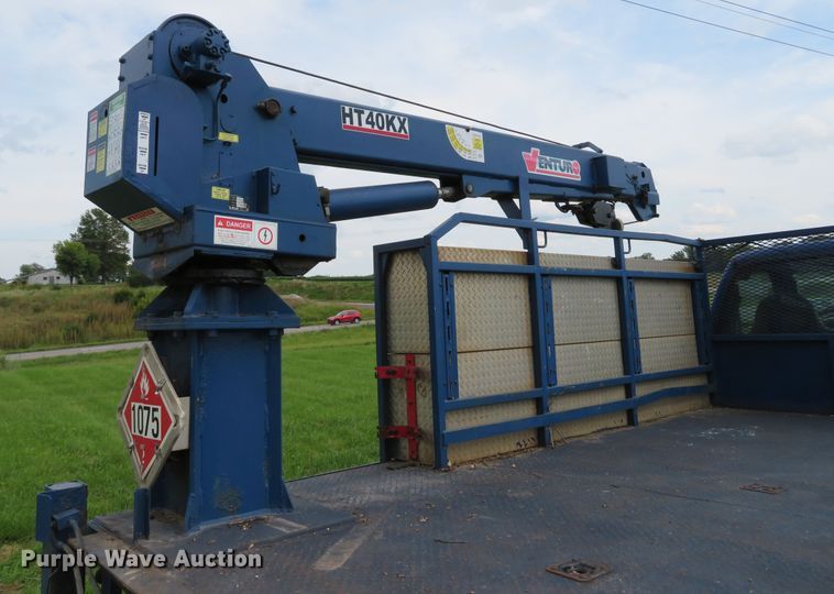 image for item DH1544 2004 Ford F550 Super Duty XL flatbed truck with crane