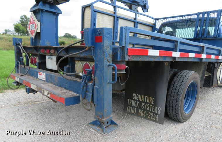 image for item DH1544 2004 Ford F550 Super Duty XL flatbed truck with crane