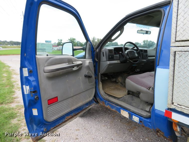 image for item DH1544 2004 Ford F550 Super Duty XL flatbed truck with crane