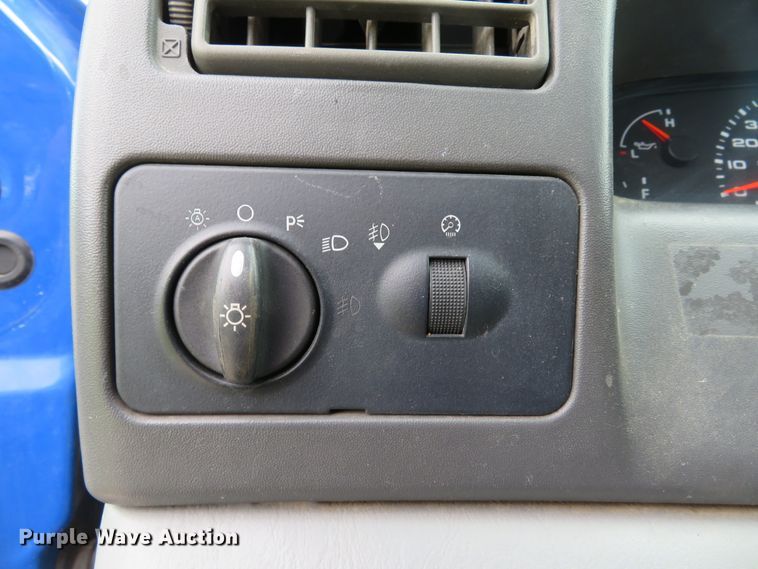 image for item DH1544 2004 Ford F550 Super Duty XL flatbed truck with crane