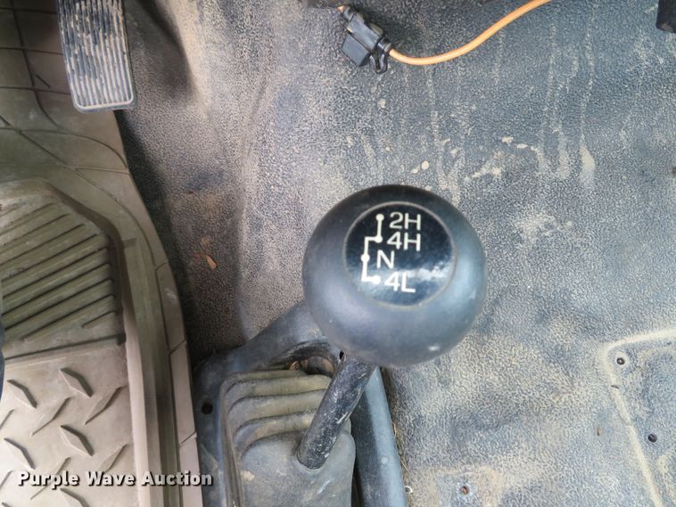 image for item DH1544 2004 Ford F550 Super Duty XL flatbed truck with crane