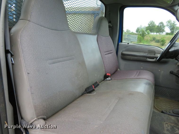 image for item DH1544 2004 Ford F550 Super Duty XL flatbed truck with crane