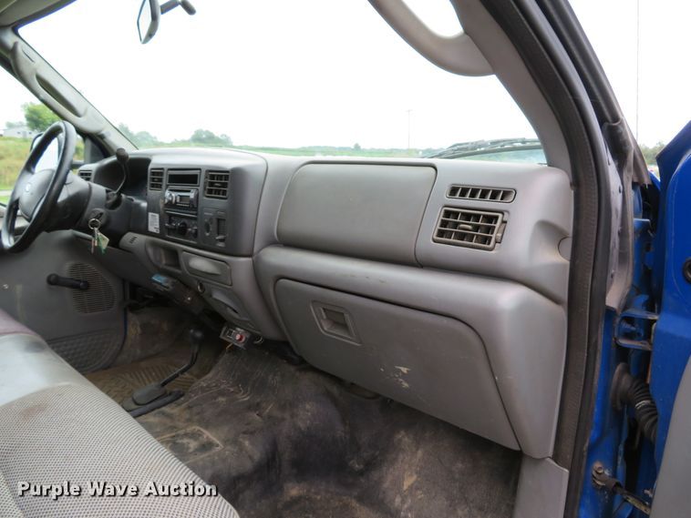 image for item DH1544 2004 Ford F550 Super Duty XL flatbed truck with crane