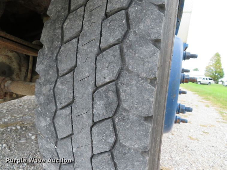 image for item DH1544 2004 Ford F550 Super Duty XL flatbed truck with crane