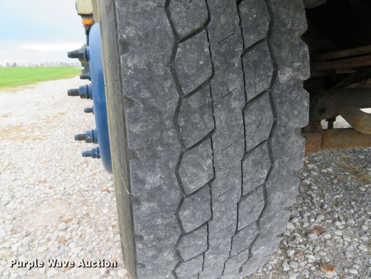 image for item DH1544 2004 Ford F550 Super Duty XL flatbed truck with crane