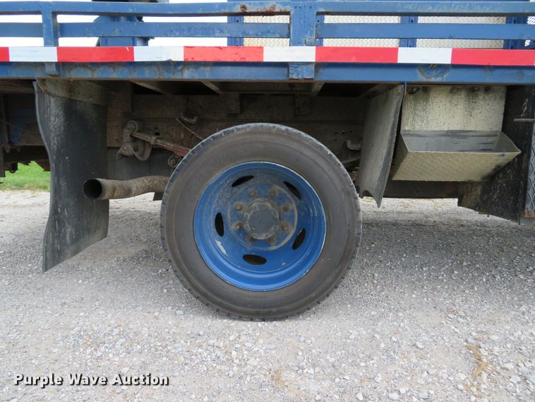 image for item DH1544 2004 Ford F550 Super Duty XL flatbed truck with crane