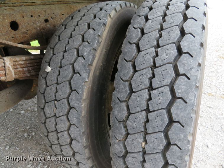 image for item DH1544 2004 Ford F550 Super Duty XL flatbed truck with crane