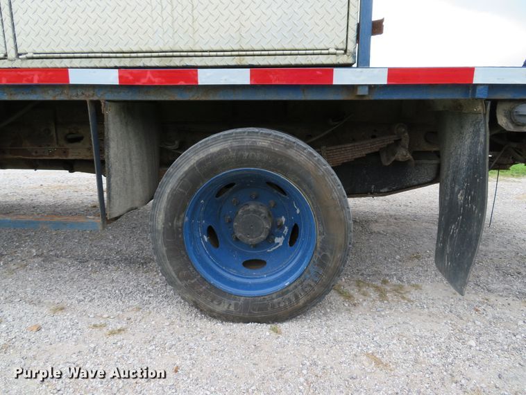 image for item DH1544 2004 Ford F550 Super Duty XL flatbed truck with crane