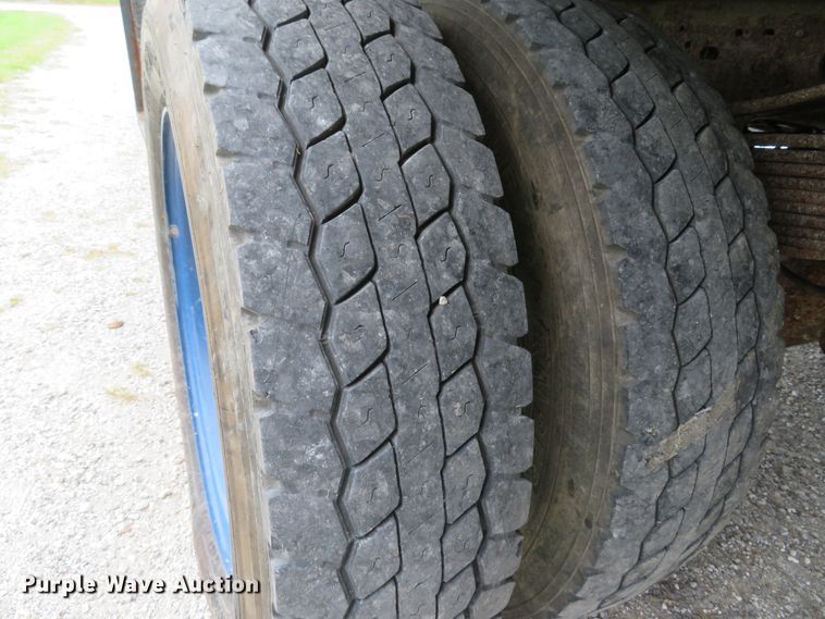 image for item DH1544 2004 Ford F550 Super Duty XL flatbed truck with crane