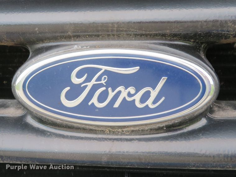 image for item DH1544 2004 Ford F550 Super Duty XL flatbed truck with crane