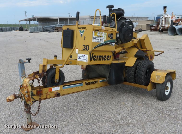 image for item DH1549 2008 Vermeer SC252 stump grinder