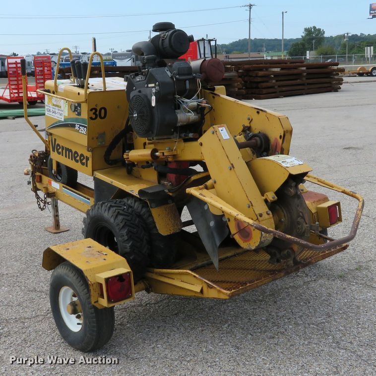 image for item DH1549 2008 Vermeer SC252 stump grinder
