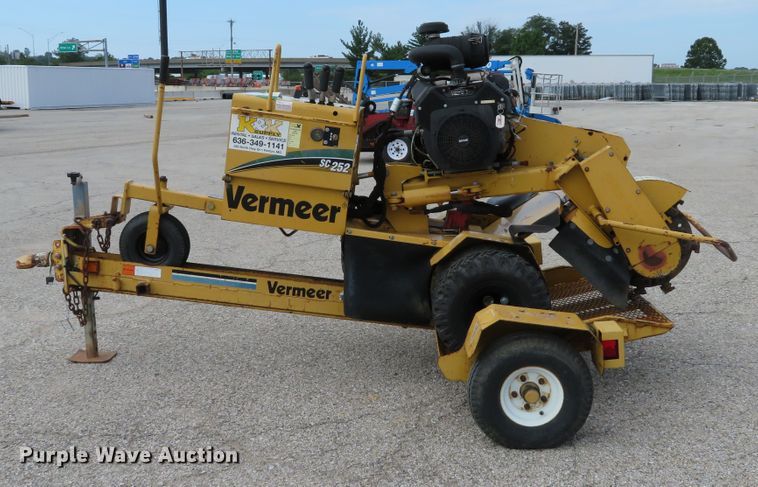 image for item DH1549 2008 Vermeer SC252 stump grinder