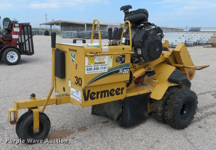 image for item DH1549 2008 Vermeer SC252 stump grinder