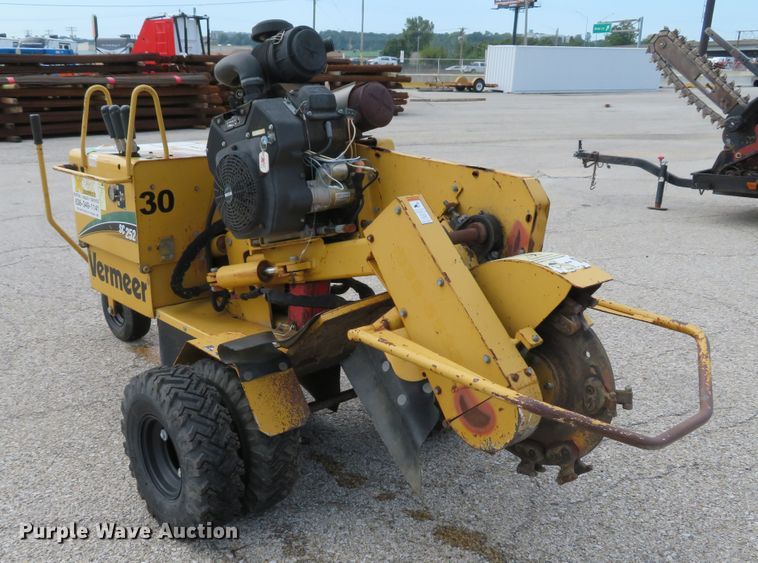 image for item DH1549 2008 Vermeer SC252 stump grinder