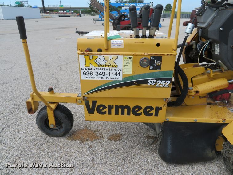 image for item DH1549 2008 Vermeer SC252 stump grinder