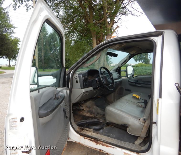 image for item DH2040 2005 Ford F450 Super Duty dump truck