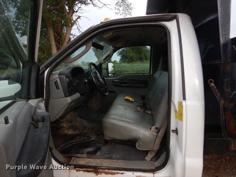 image for item DH2040 2005 Ford F450 Super Duty dump truck