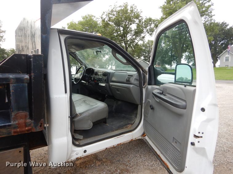 image for item DH2040 2005 Ford F450 Super Duty dump truck