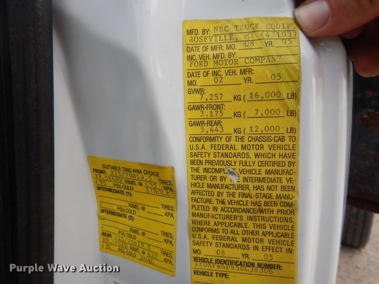 image for item DH2040 2005 Ford F450 Super Duty dump truck