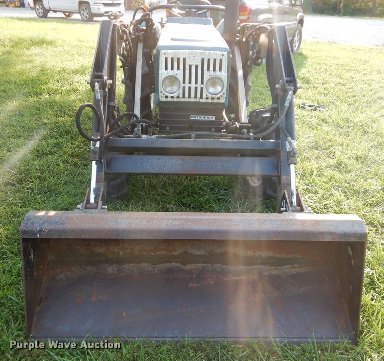 image for item DH2541 Mitsubishi D2600 MFWD tractor